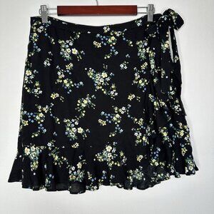 Banana Republic Mini Skirt Size 10 petite Black Wrap Ditsy Floral